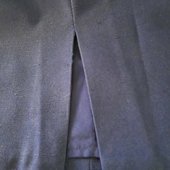 100% Polyester Fully Lined A Slit On the Front Bottom - Picture 3 of 3